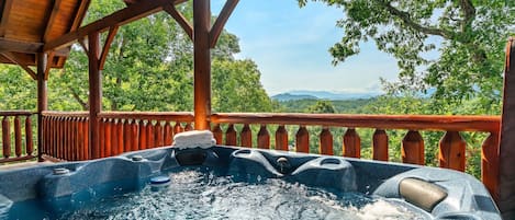 Bubbly hot tub with smoky mountains views!