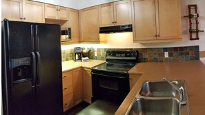 Kitchen - Fridge (w ice/water), stove, dishwasher, microwave, coffee/tea makers