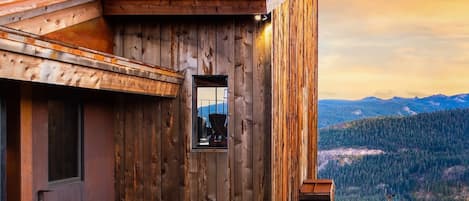 Sierra Rock Hus - Rustic Luxury with Endless Views