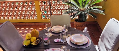 Outdoor dining