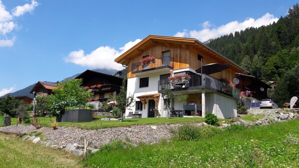 Haus Carmen mit 200m² Garten für unsere Gäste 