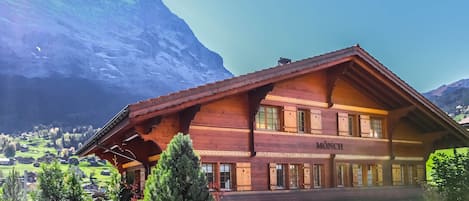 Grindelwald offers a unique panorama of which you cannot get enough from. 