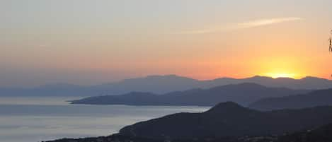 coucher de soleil sur ile rousse