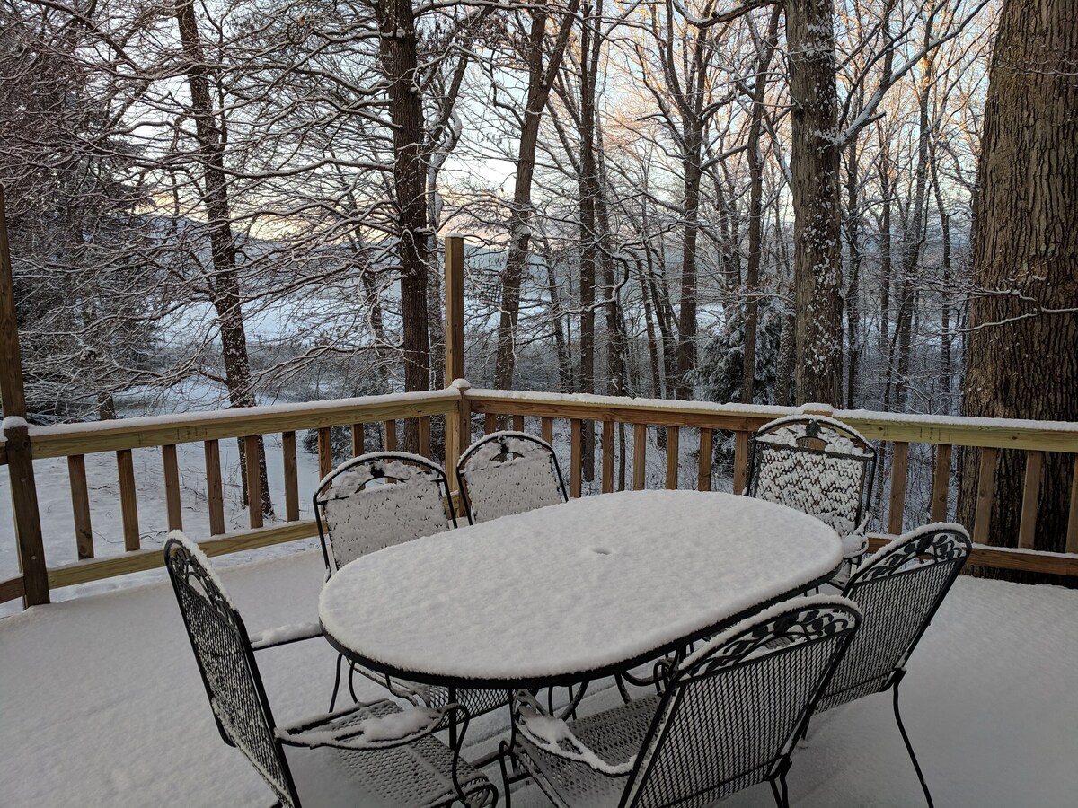 Oak Tree Cottage: Beautiful farm with mountain views.