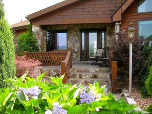 FRONT PORCH & ENTRY