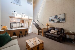 Park Avenue 212-townhouse style with full sized kitchen.