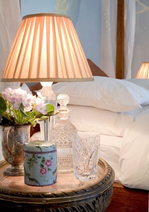 The Bird room with 4 poster bed