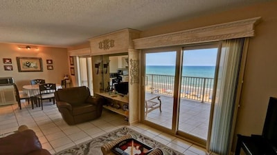 Cozy BeachFront Condo with Oversized Balcony and Amazing Views