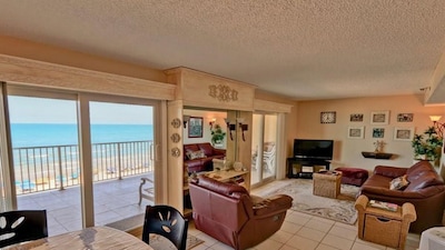 Cozy BeachFront Condo with Oversized Balcony and Amazing Views