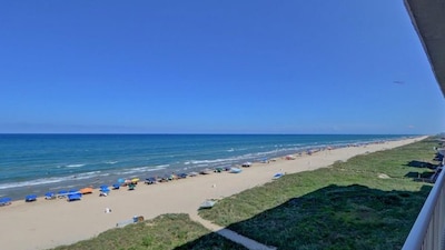 Cozy BeachFront Condo with Oversized Balcony and Amazing Views