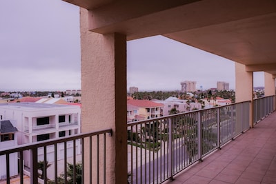 Cozy BeachFront Condo with Oversized Balcony and Amazing Views