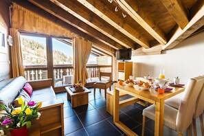 The 320 sq. ft. apartment is ideal for families or groups of 4, and features traditional decor and modern amenities.