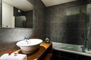 A modern and full bathroom provides ample space to prepare for a day outside.