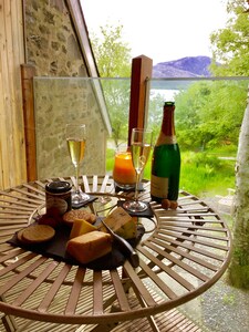 Traditionelle Highland Estate Cottage auf der Fernbedienung Knoydart Peninsula. 