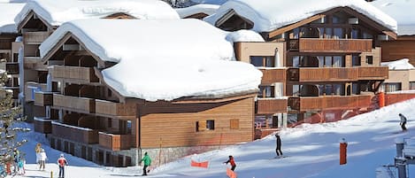 These self-catering apartments are located in Plagne 1800, and are in the centre of the resort.