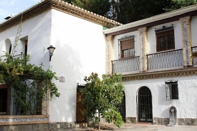 Finca Casa Alta a 20 minutos de las pistas de Sierra Nevada, a 15 de la Alhambra