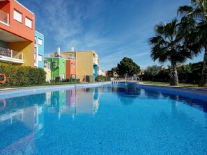Water, Building, Plant, Sky, Cloud, Swimming Pool, Azure, House, Tree, Seaside Resort