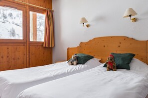 Two bedrooms feature 2 Single beds each, and there are 2 Single beds in the alcove.