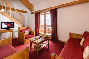 This apartment may be a duplex, please do let us know if you have a preference!