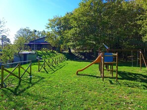 Green, Public Space, Grass, Nature Reserve, Natural Landscape, Playground, Tree, Leisure, Botany, Real Estate
