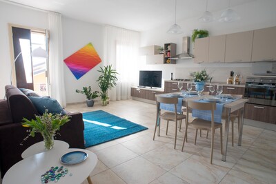 APARTAMENTO LUMINOSO, GRANDE Y CÓMODO CERCA DEL MAR