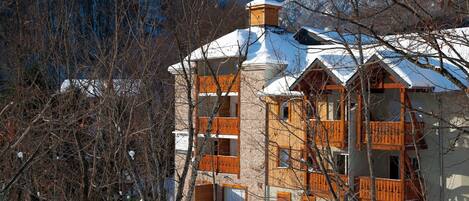 Enjoy easy access to the ski lifts right out your door!