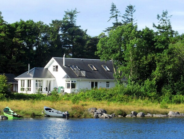 privates Ferienhaus am See Corrib