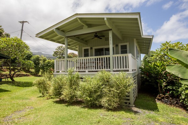 Cozy Hana Bay View Cottage with covered lanai, new vinyl decking and siding.