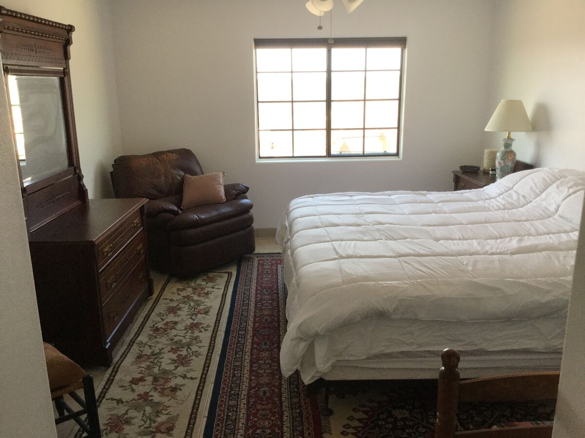 Tranquil Retreat with Gorgeous near 360-degree Mountain Views!