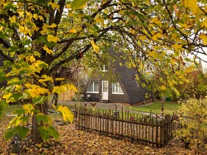 Stugans exteriör [sommar]