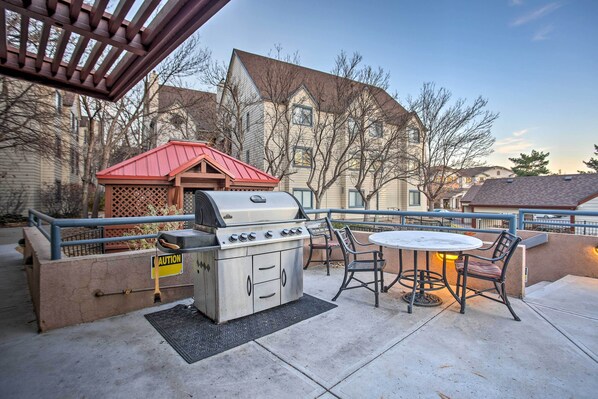 Denver Vacation Rental | 2BR | 2BA | 865 Sq Ft | Steps Required