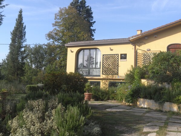 Außenseite Ferienhaus [Sommer]