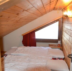 attic room 1 - 2 beds