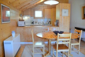 dinette + kitchen