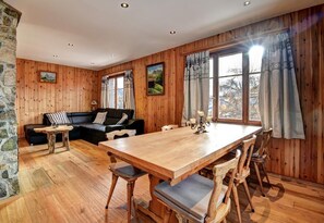 Living room and dining area (1)