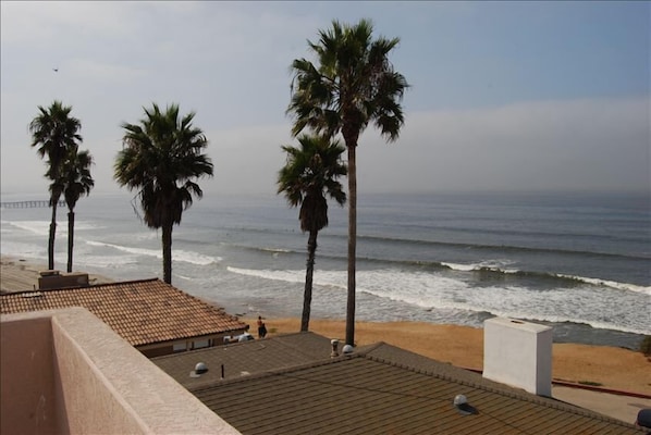 Charming I BR Apt Pacific Beach, Attached to Ocean Front Home.