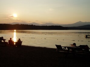 Quick walk to sandy beach with beautiful views of the White Mountains & sunsets