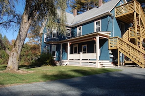 Exterior access to 2nd level