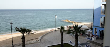 La spiaggia dal terrazzo