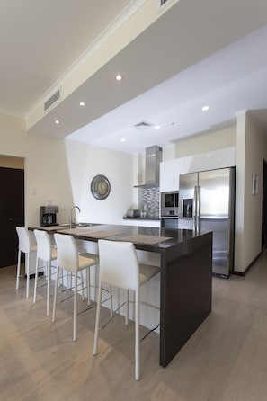 Gorgeous modern fully equipped kitchen