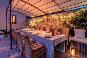 Outdoor dining