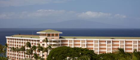 Ocean views across the neighboring islands and West Maui