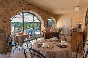 Breakfast area