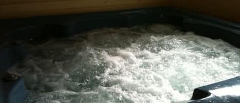 Indoor spa tub