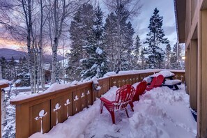 Relax on the large mountain-facing deck w/beautiful views.