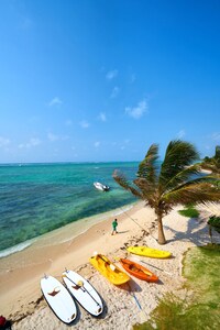 A distancia frente al mar Bungalow en Cenote!