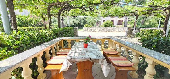 Outdoor dining