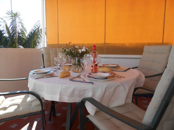 Outdoor dining