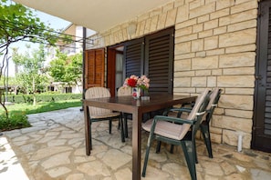 terrasse avec meuble de jardin