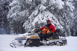 Skidåkning och snöaktiviteter